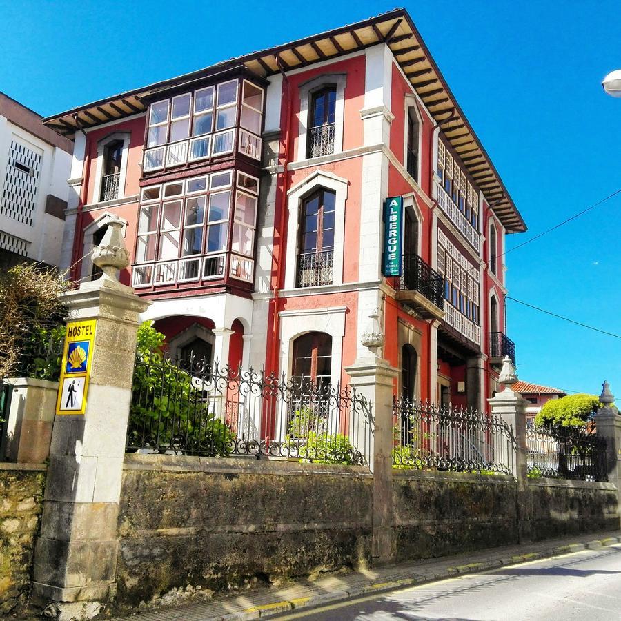 Albergue La Casona Del Peregrino Llanes Exteriör bild